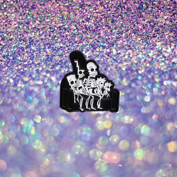 SKELETON SIMPONS FAMILY PIN - Picture 1 of 1